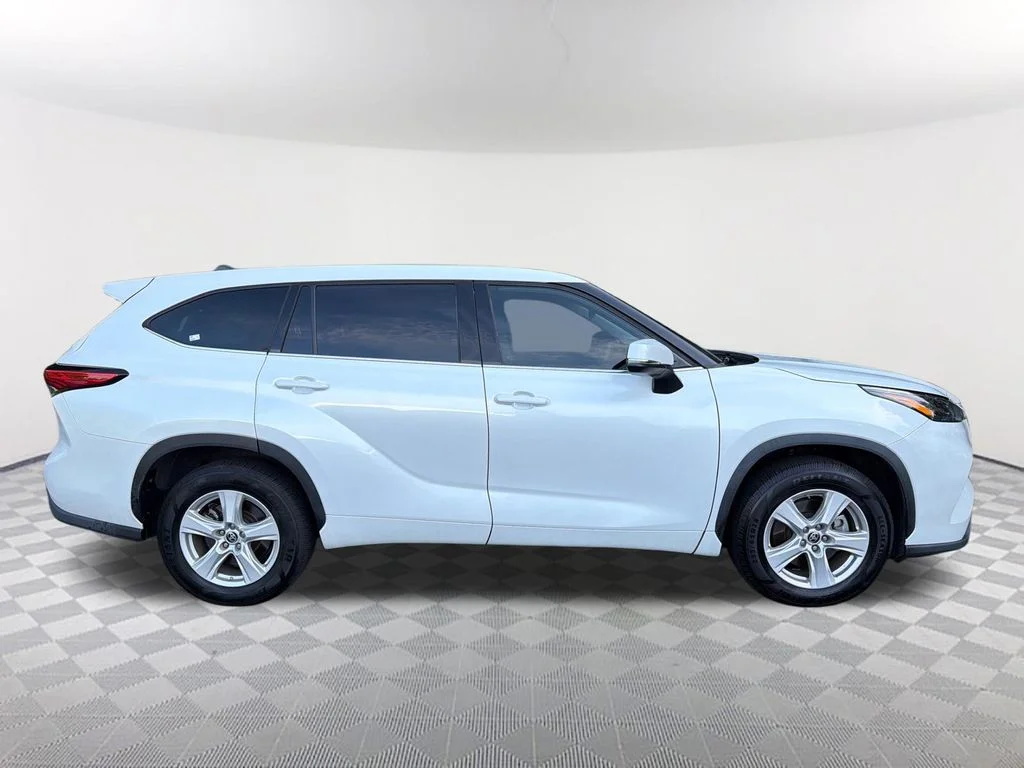Used 2022 Beige Toyota L image 4