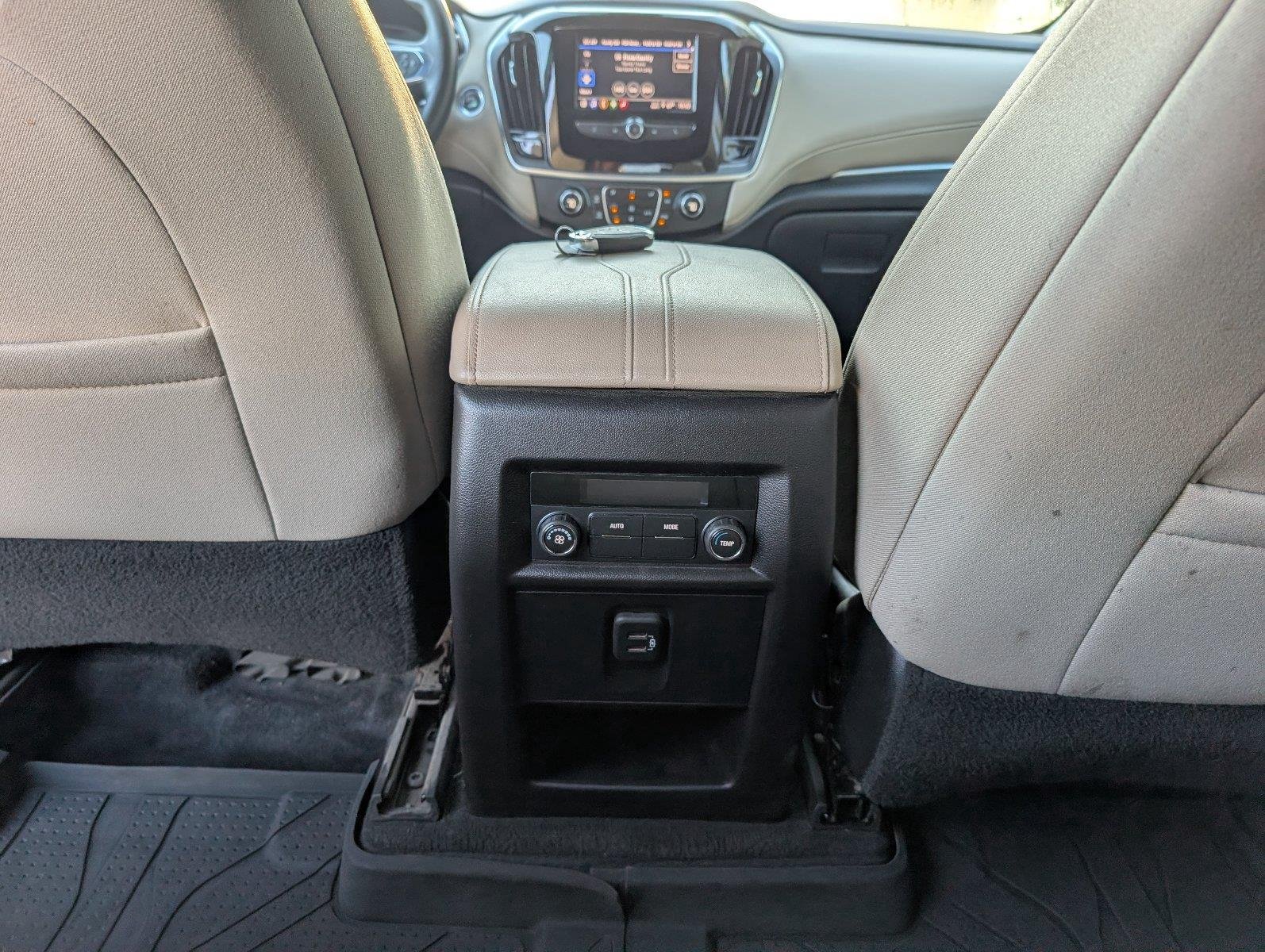 Used 2022 SUMMIT WHITE Chevrolet LS image 33