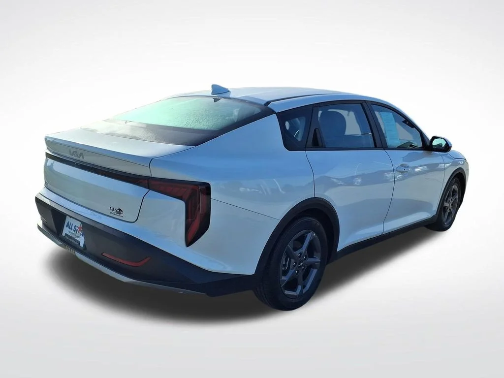 Used 2025 White Kia LXS image 15