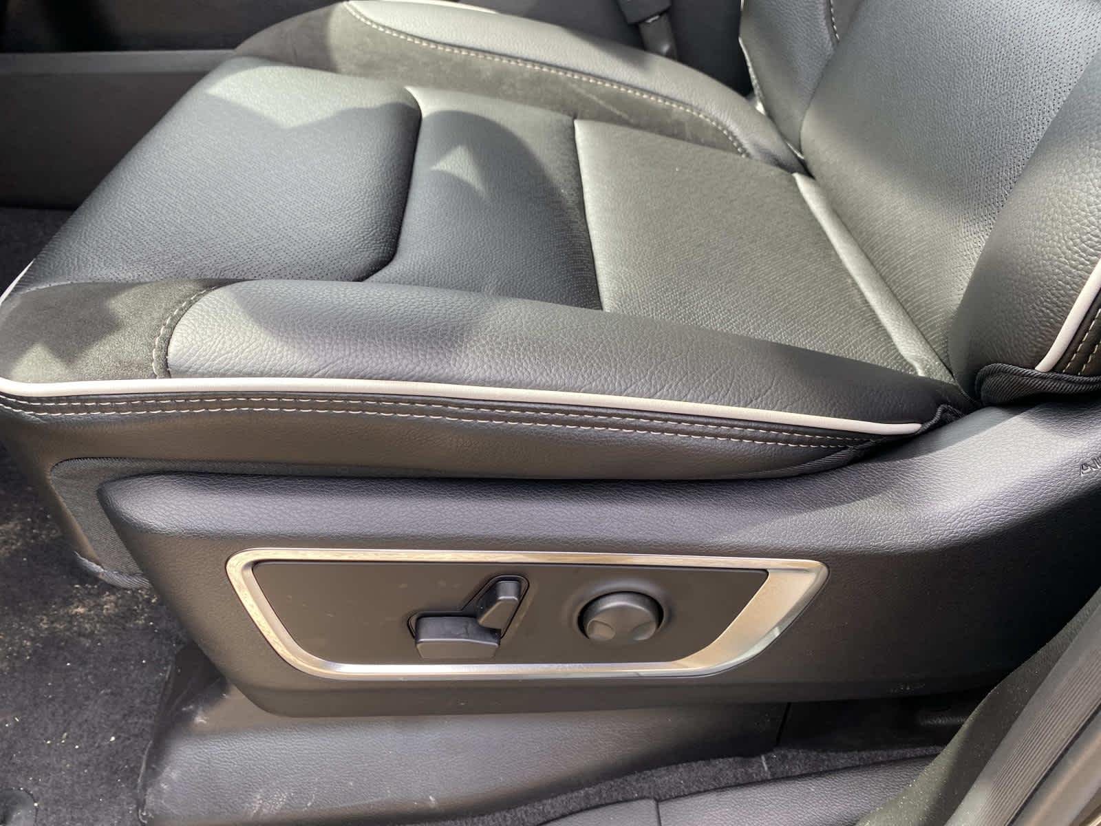 New 2026 Granite Crystal Metallic Clearcoat Ram Laramie image 8