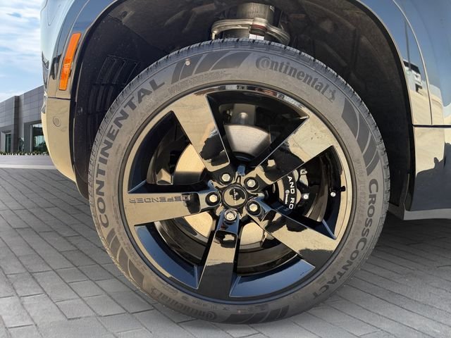 New 2026 Santorini Black Land Rover V8 image 9