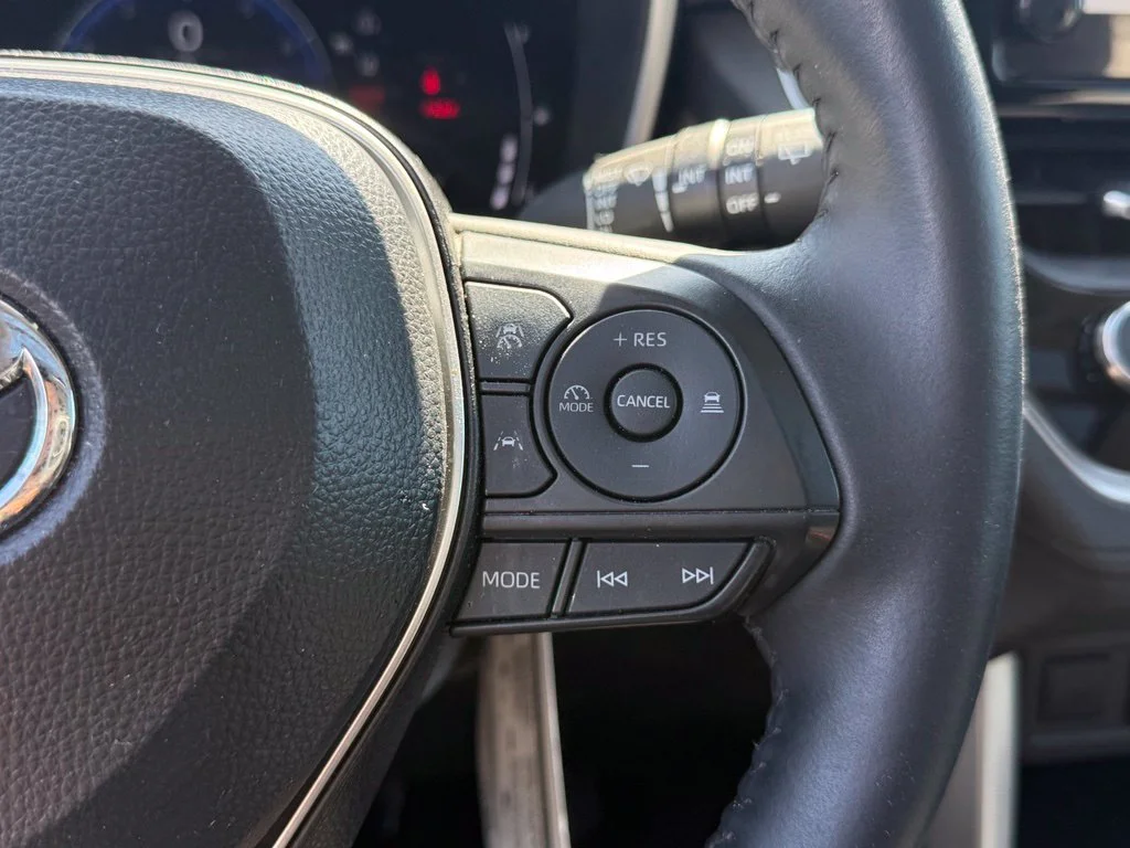 Used 2025  Toyota XLE image 8