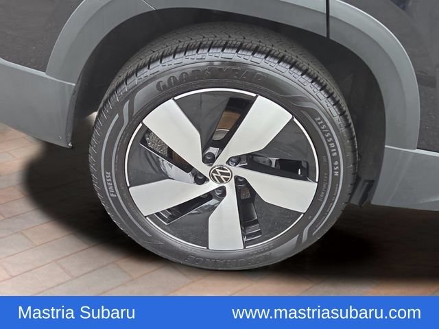 Used 2025 Pure White Volkswagen 1.5T S image 4
