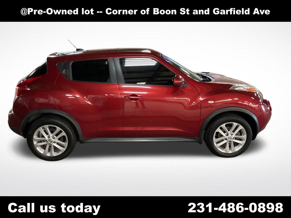 Used 2011 Red Nissan SL image 6