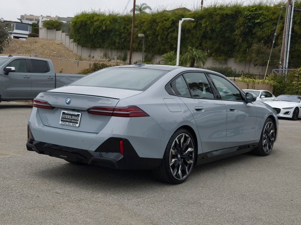 New 2027 Brooklyn Grey Metallic BMW 550e xDrive image 18