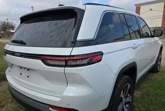 Used 2022 White Jeep 4xe image 28