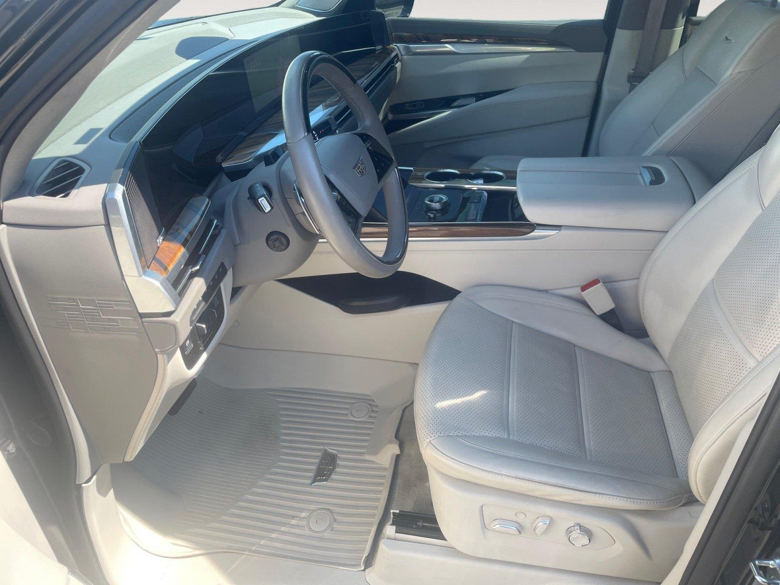 Used 2025 Crystal White Tricoat Cadillac 4WD Premium Luxury Platinum image 9