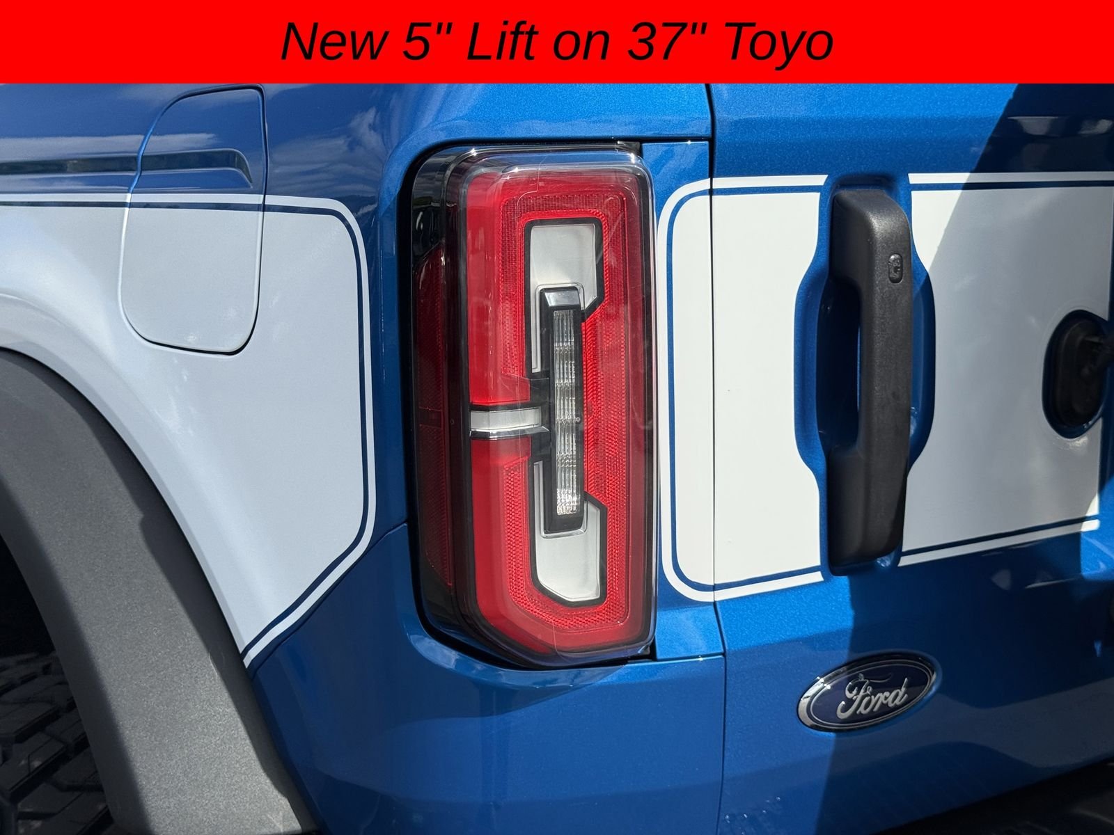 Used 2025 Blue Metallic Ford Badlands image 10