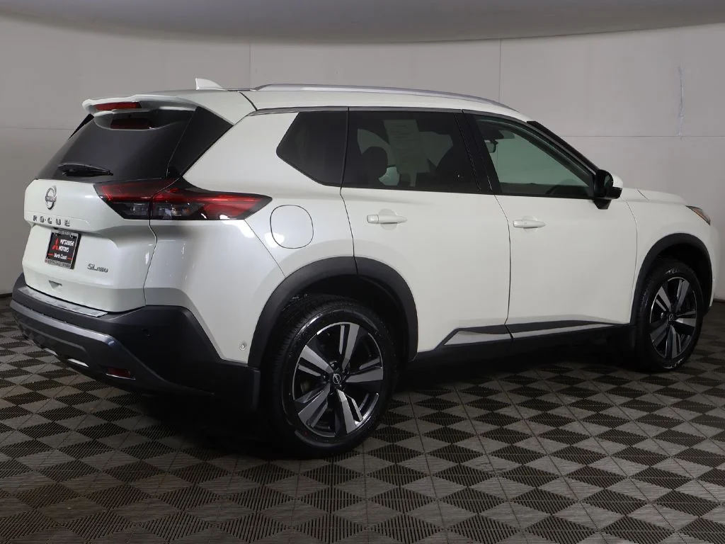 Used 2023 White Nissan SL image 11