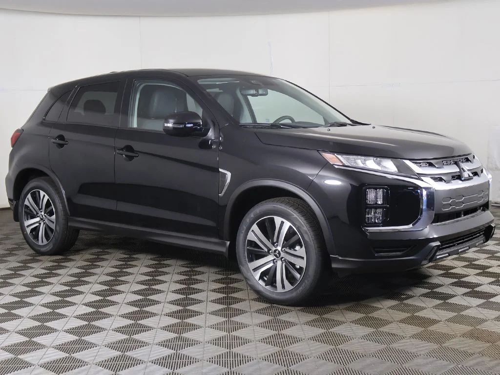 New 2026 Black Mitsubishi 2.0 SE image 2
