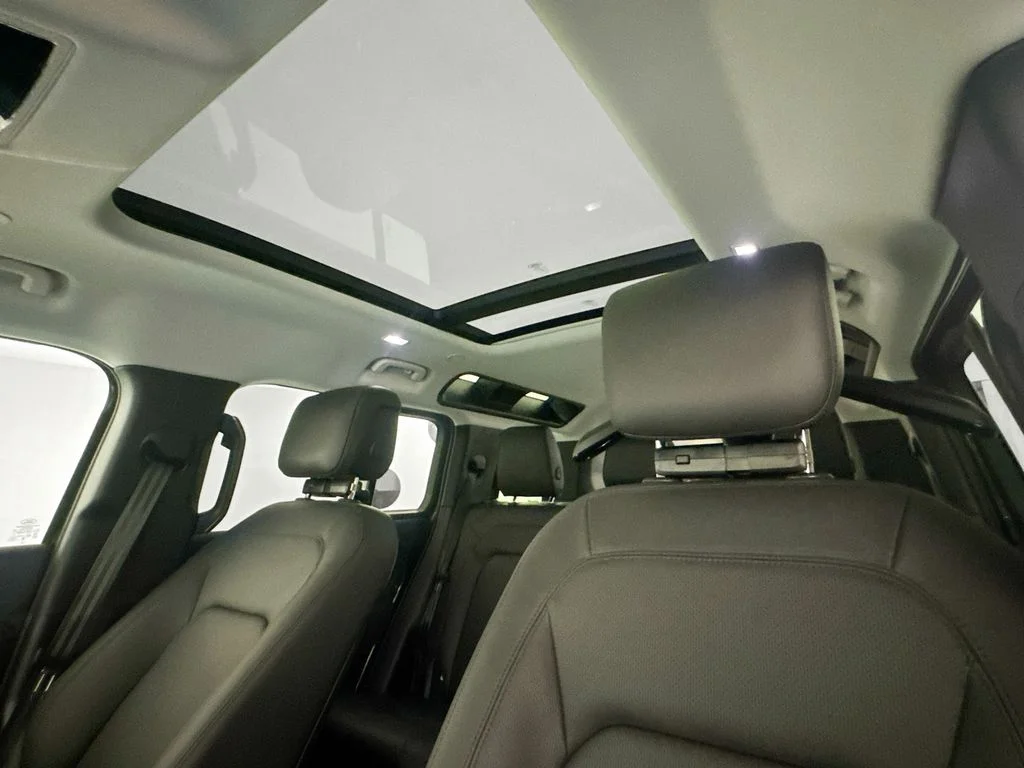New 2026 Woolstone Green Land Rover S image 21