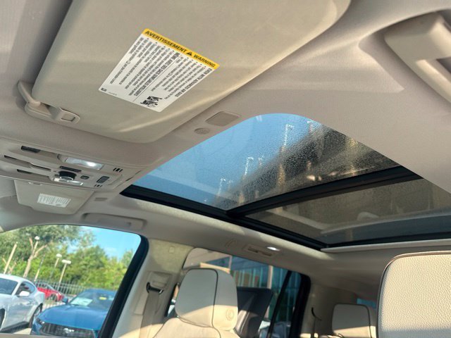 Used 2021 White Frost Tricoat GMC Denali image 11