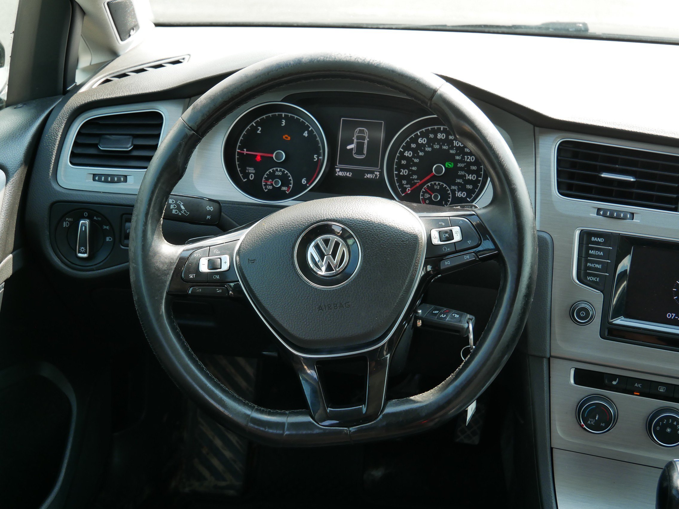 Used 2015 Black Volkswagen  image 17