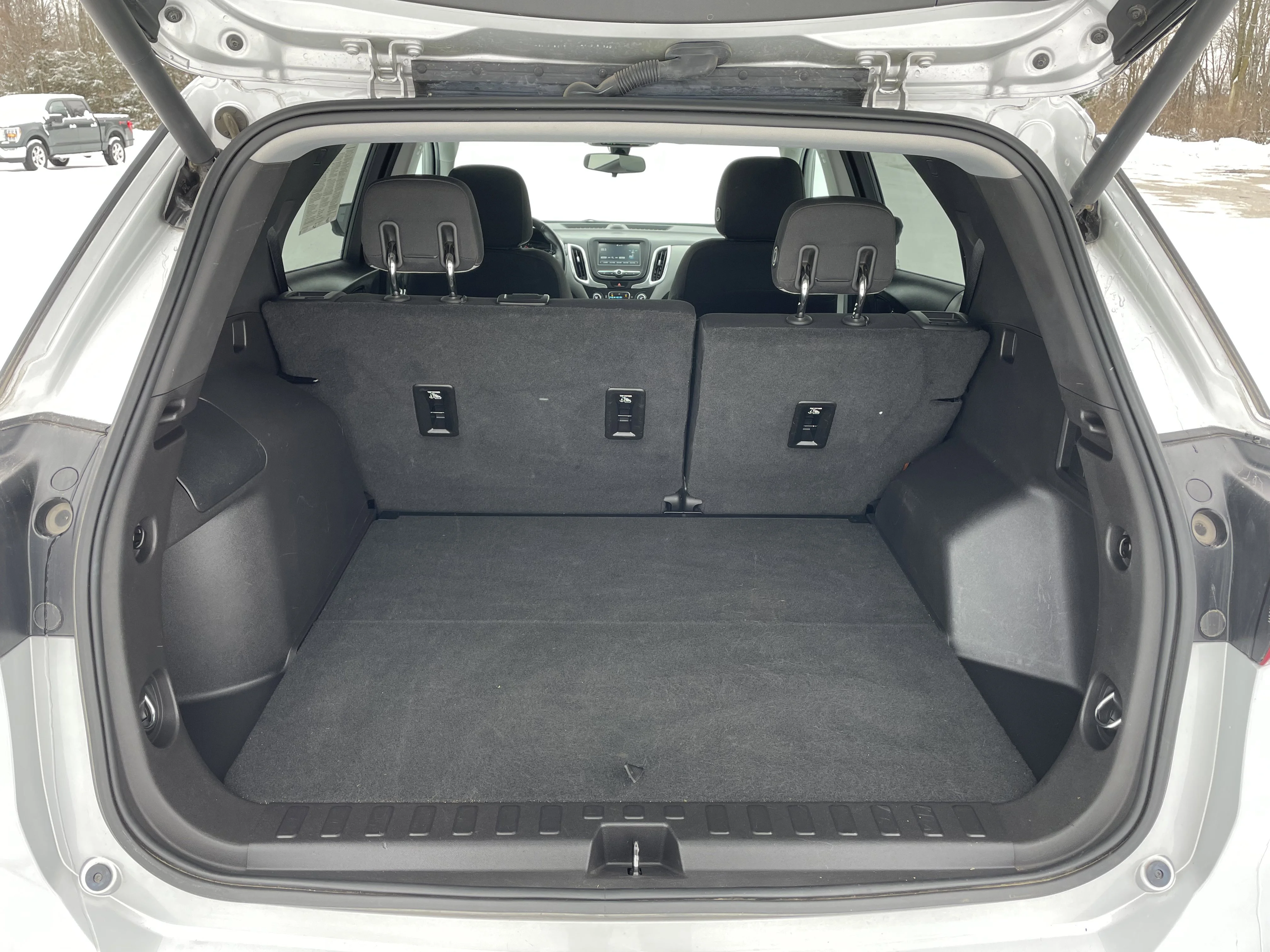 Used 2018 Silver Ice Metallic Chevrolet LT image 7