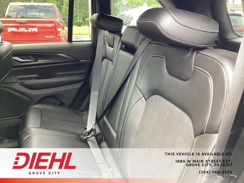 Used 2023 Silver Jeep Altitude X 4x4 image 12