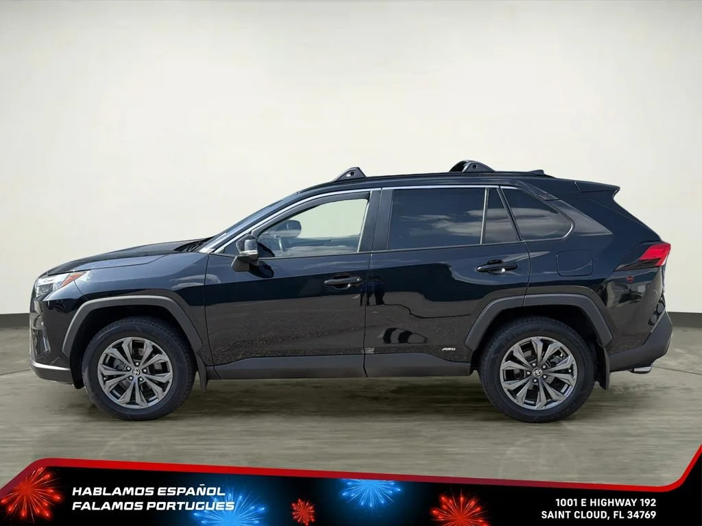 Used 2022 Black Toyota XLE Premium image 3