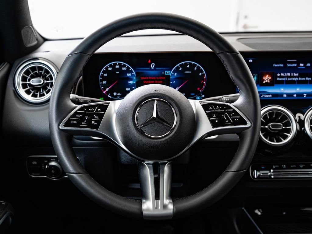 Used 2026 Cirrus Silver Metallic Mercedes-Benz GLB 250 image 40