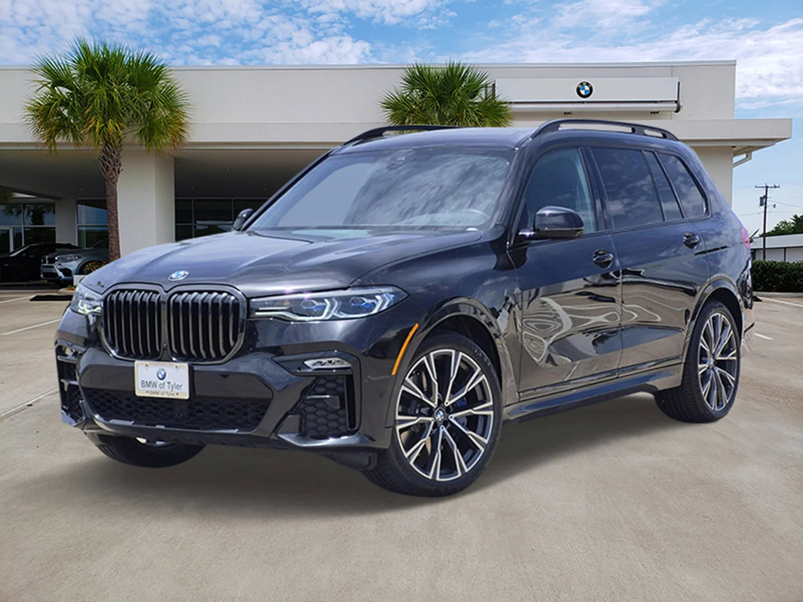 2022 BMW X7 M50i's photo