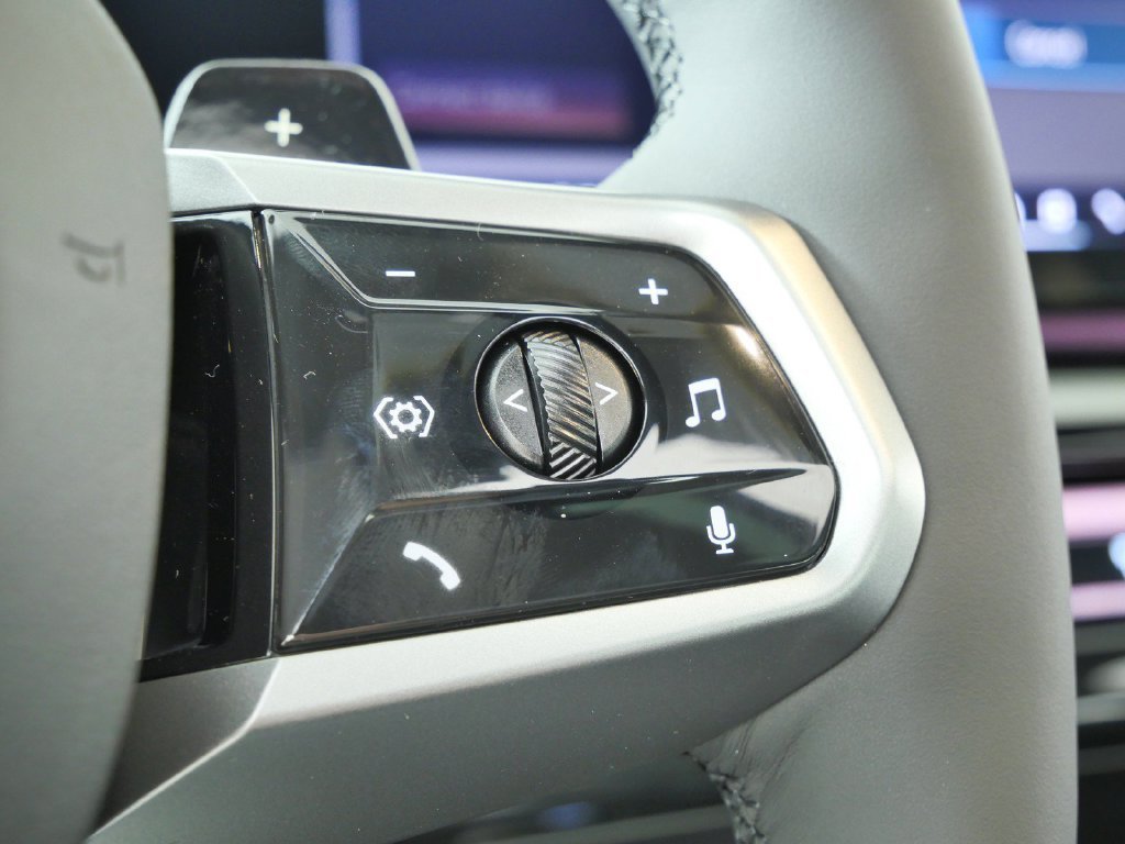 New 2027 Alpine White BMW 530i xDrive image 40