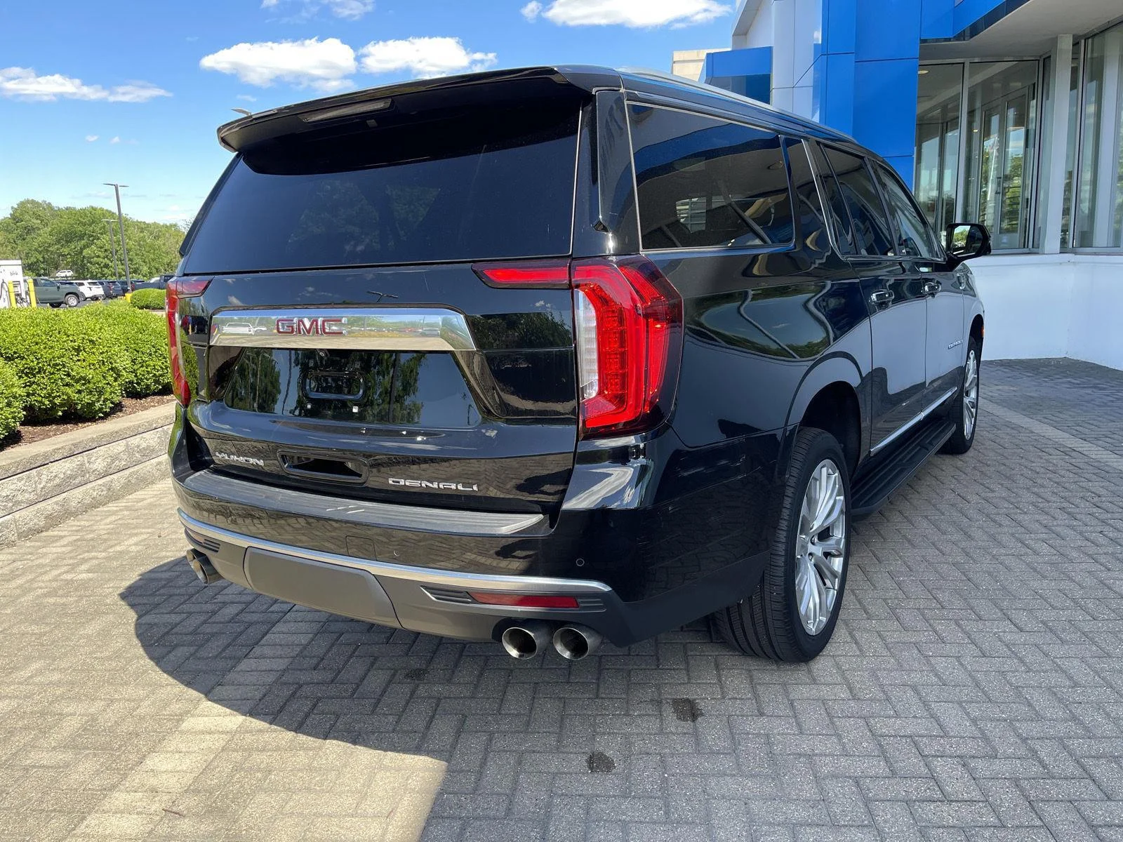 Used 2022 Onyx Black GMC Denali image 5