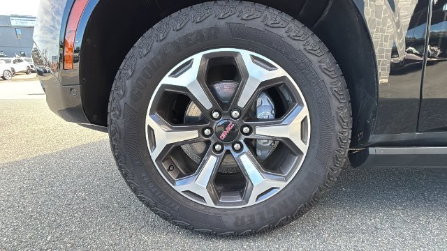 2025 GMC Yukon AT4 Ultimate - Photo 9