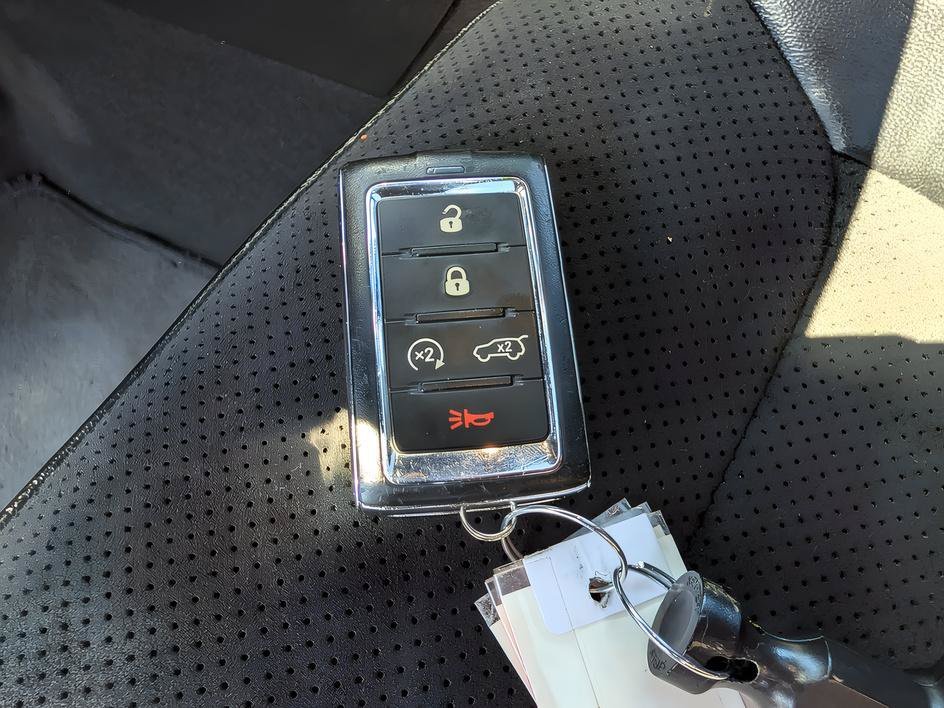 Used 2023 Velvet Red Pearlcoat Jeep Altitude image 30