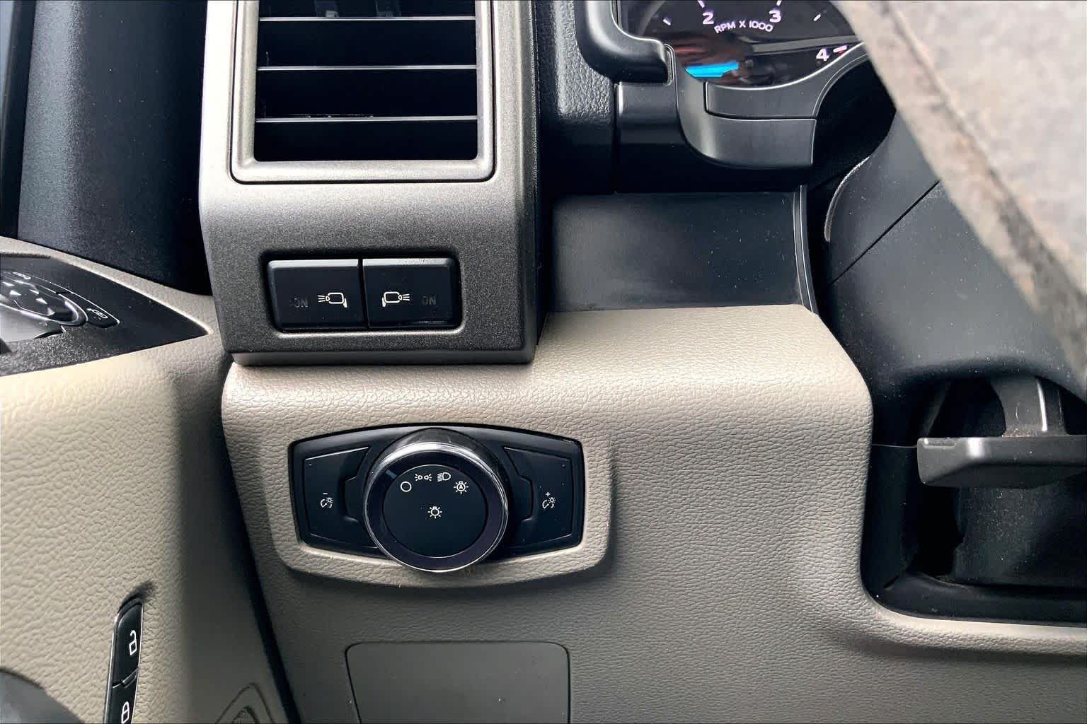 Used 2021 Oxford White Ford XL image 31