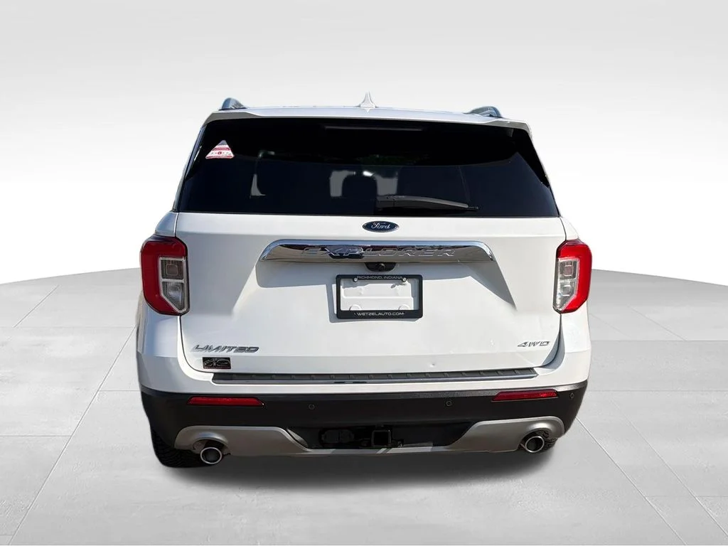 Used 2022 White Metallic Ford Limited image 9