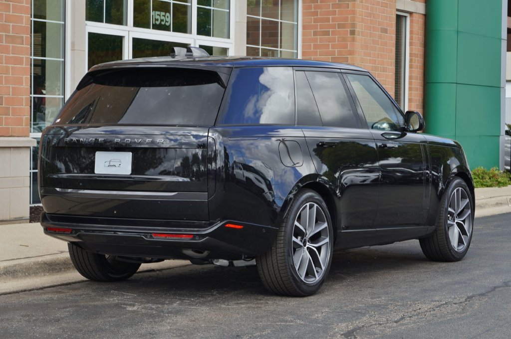 New 2026 Santorini Black Land Rover SE image 5