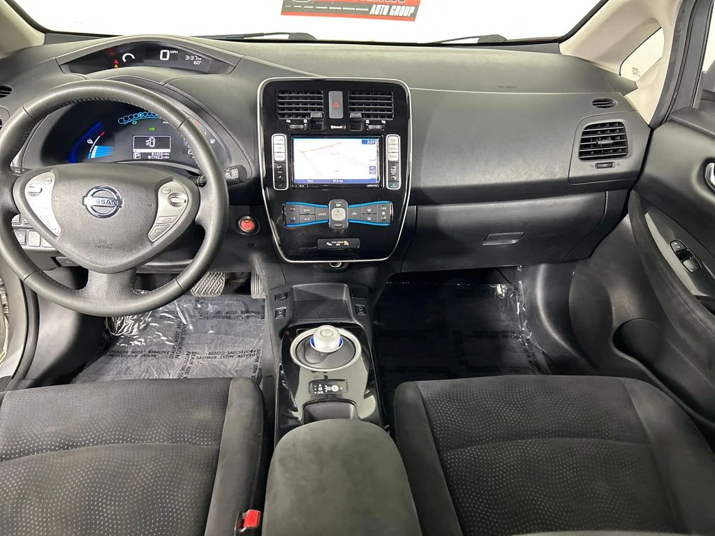 Used 2015 Silver Nissan SV image 19