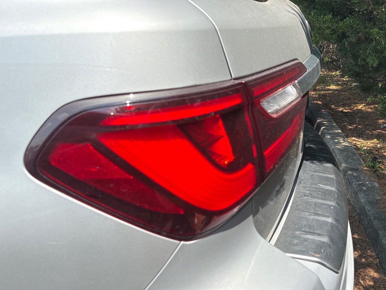 Used 2019  INFINITI  image 10