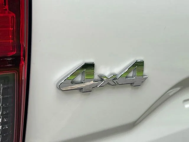 Used 2022 White Toyota SR5 image 17