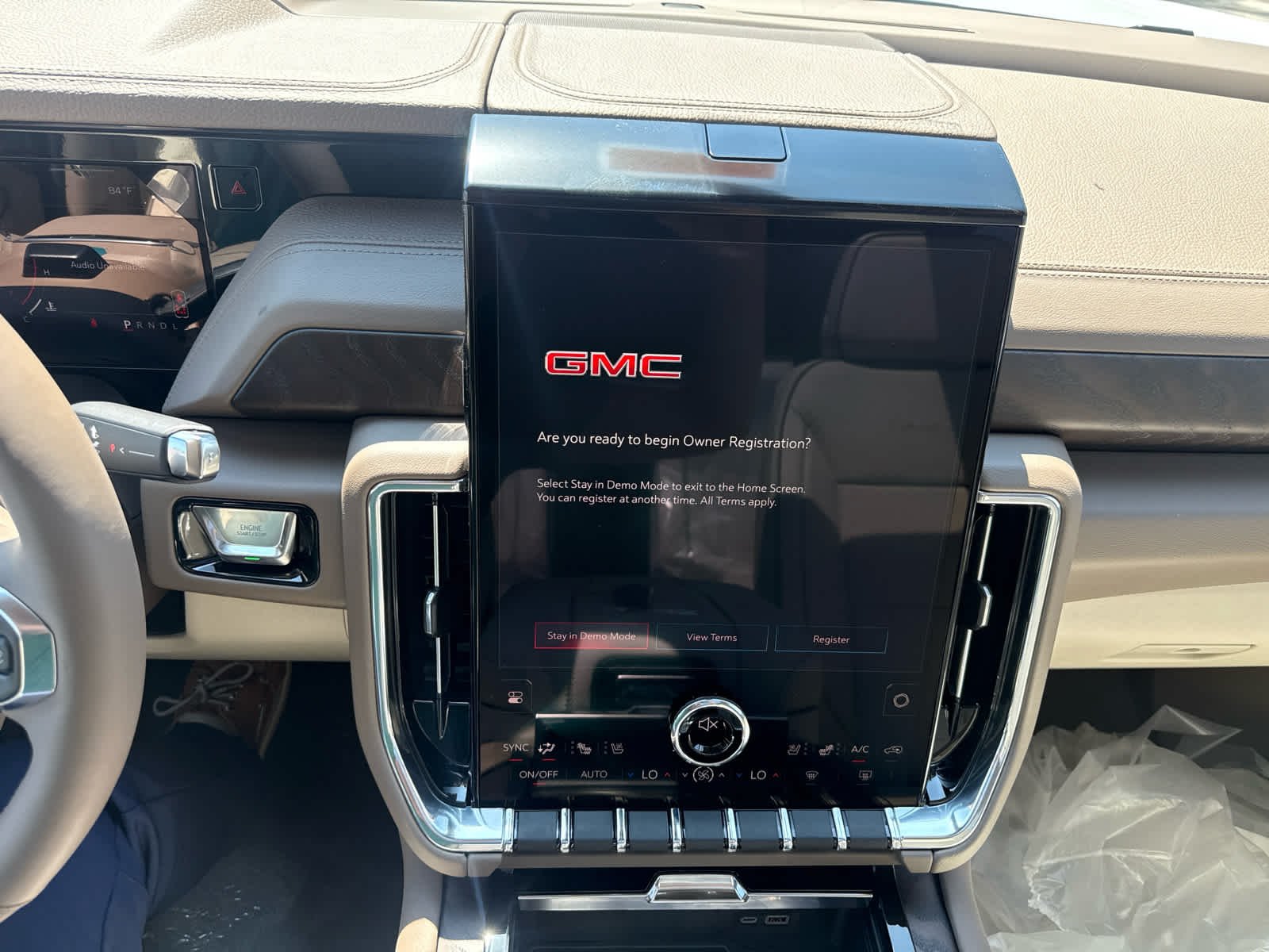 2026 GMC Yukon Denali - Photo 18