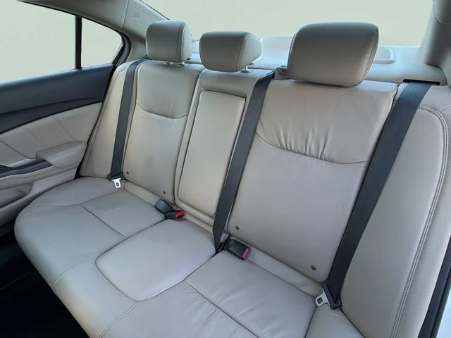 Used 2014 White Honda EX-L image 19