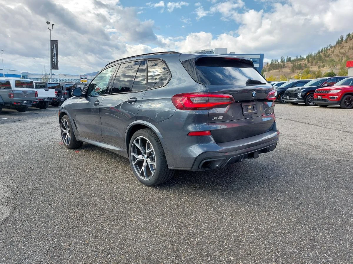 Used 2022 Blue BMW xDrive40i Sports Activity Vehicle image 10