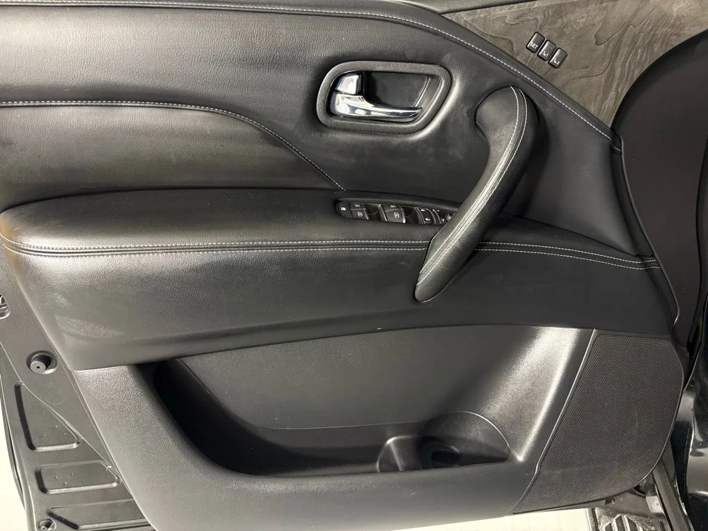Used 2023 Black INFINITI LUXE image 17
