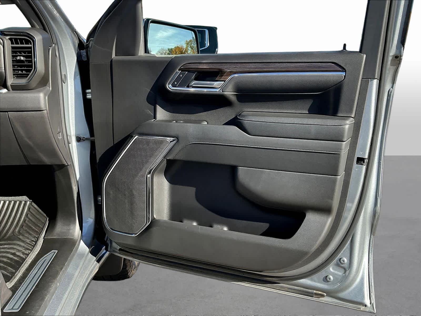 2025 Chevrolet Silverado 1500 LT - Photo 30