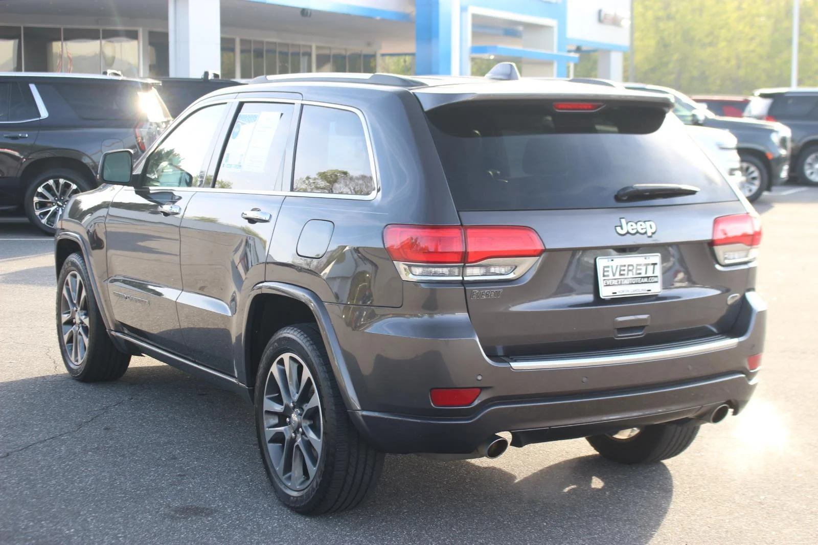 Used 2018 Grey Jeep Overland image 5