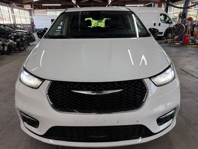 Used 2024 White Chrysler Touring L image 6