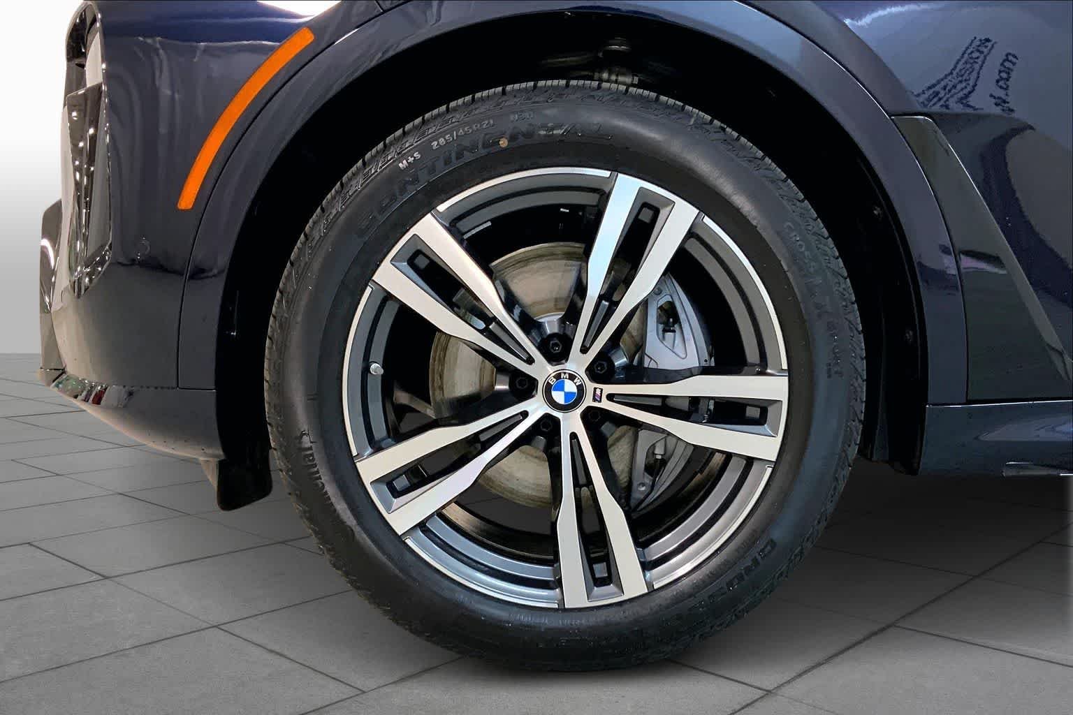 New 2026 Carbon Black Metallic BMW xDrive40i image 11