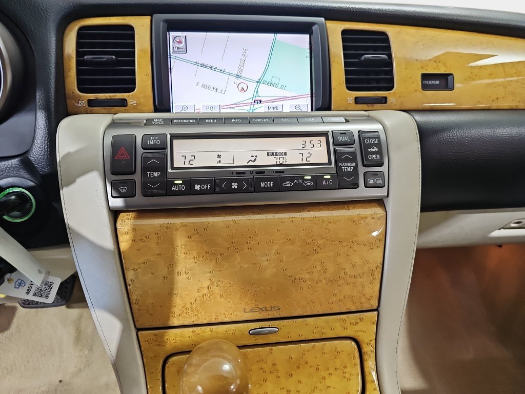 Used 2002 Silver Lexus 430 image 19