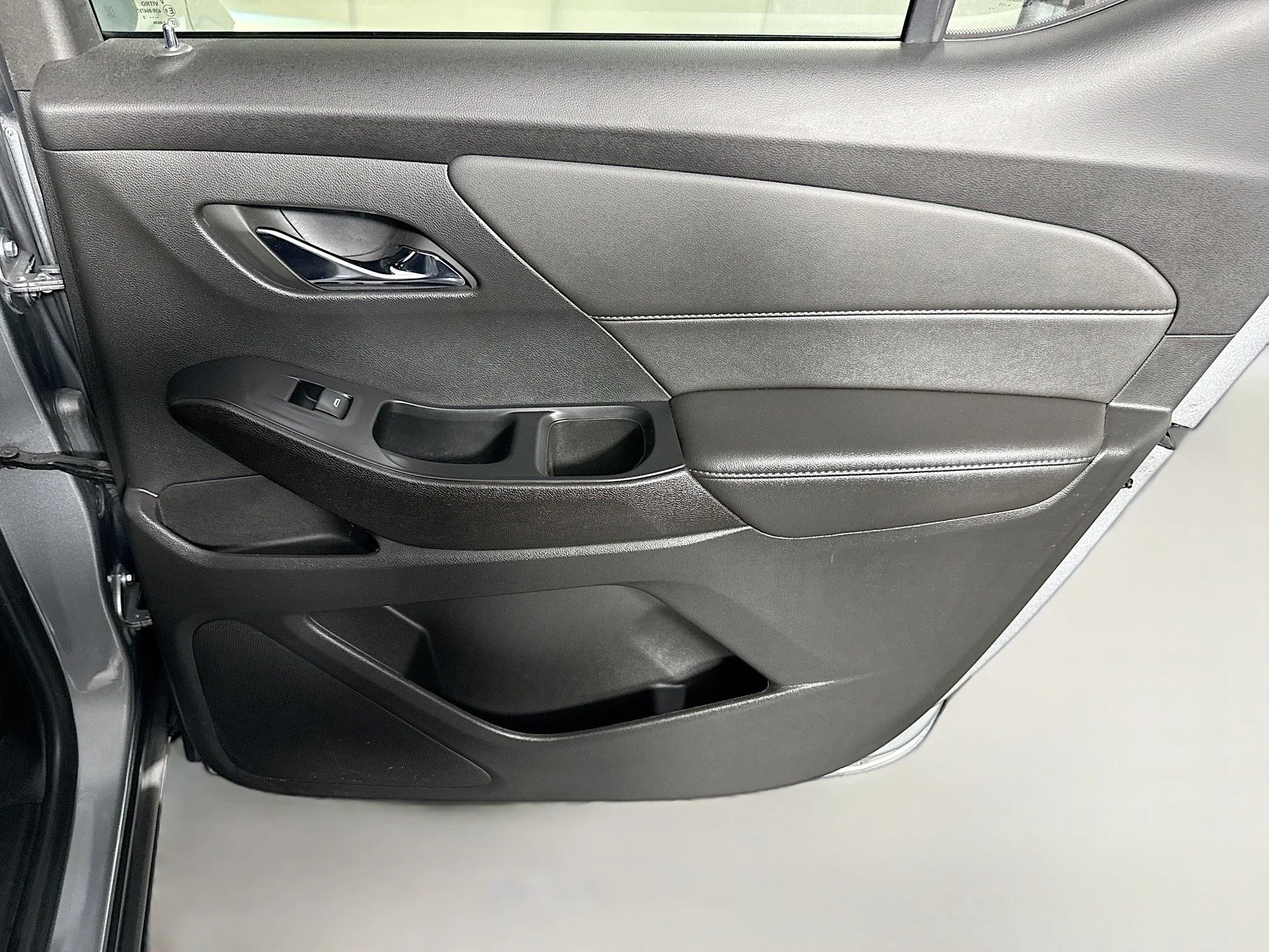 Used 2023 Sterling Gray Metallic Chevrolet LT Cloth image 24