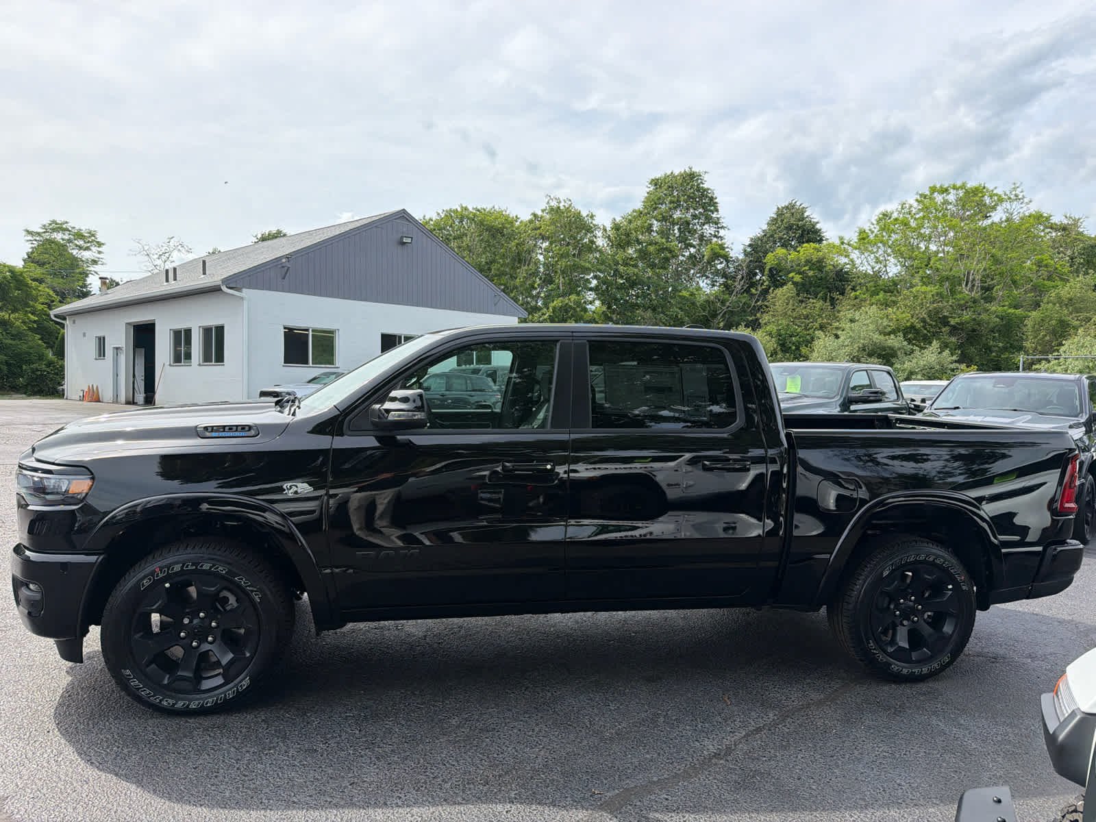 New 2026 Diamond Black Crystal Pearl-Coat Exterior Paint RAM Big Horn image 5