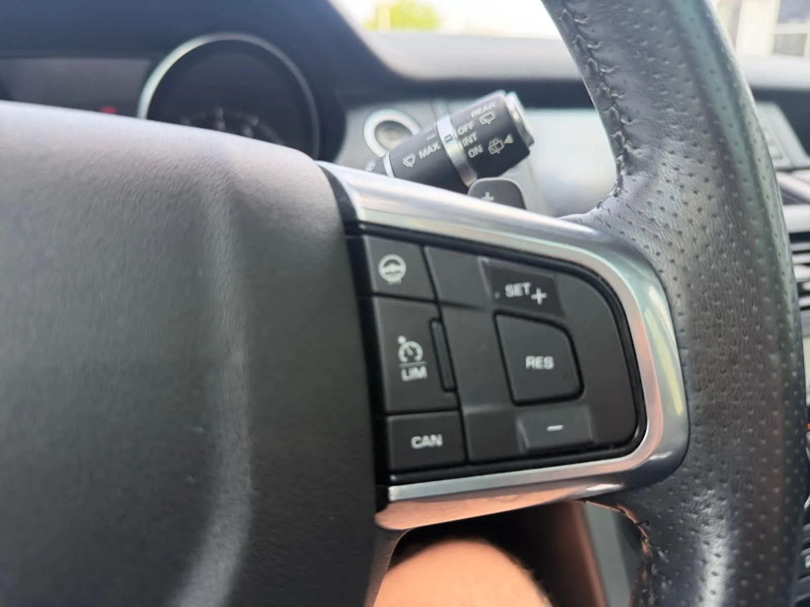 Used 2018 Corris Grey Metallic Land Rover HSE image 28