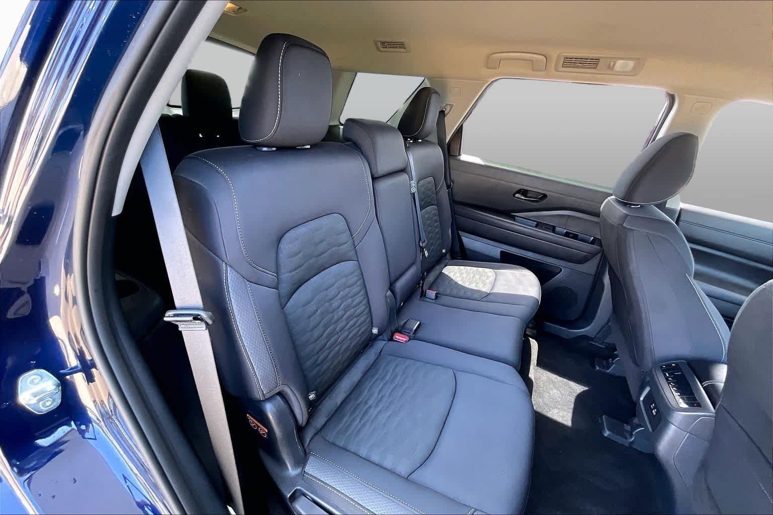 Used 2025 Deep Ocean Blue Pearl Nissan SV image 17