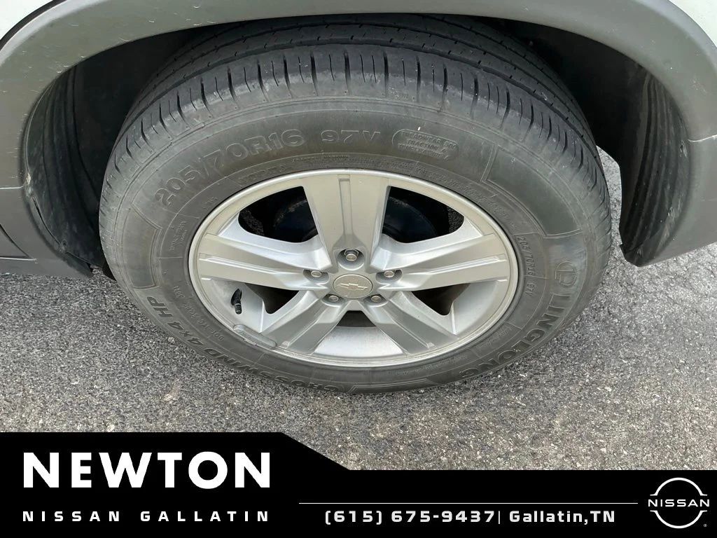 Used 2018 Summit White Chevrolet LT image 19