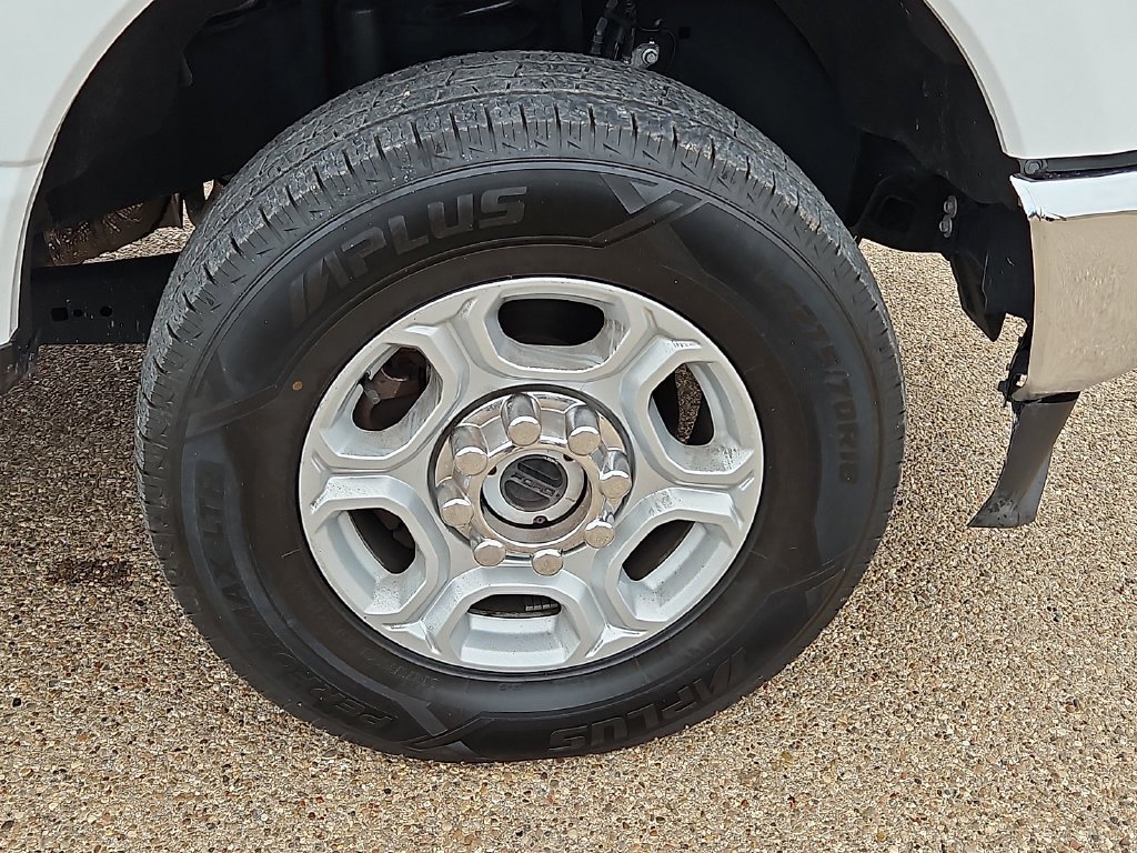 Used 2025 Oxford White Ford XLT image 13