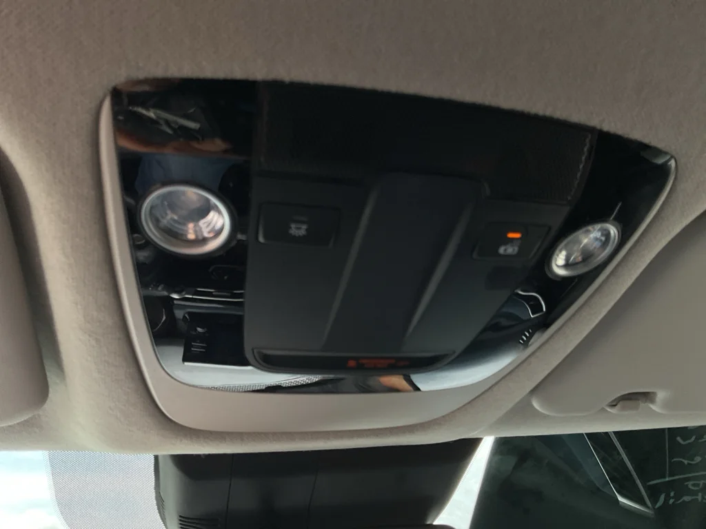 Used 2023 Clear White/Black Roof Kia S image 18