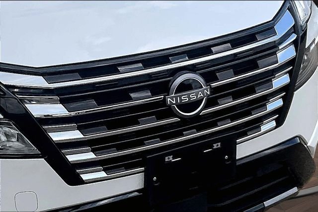 Used 2025 White Nissan Platinum image 26