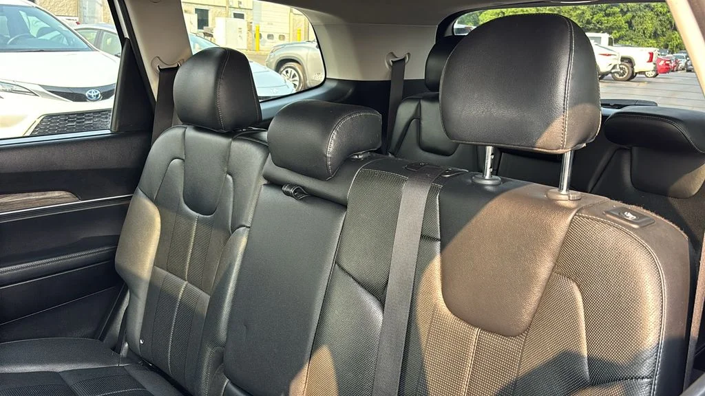 Used 2020 White Kia EX image 30